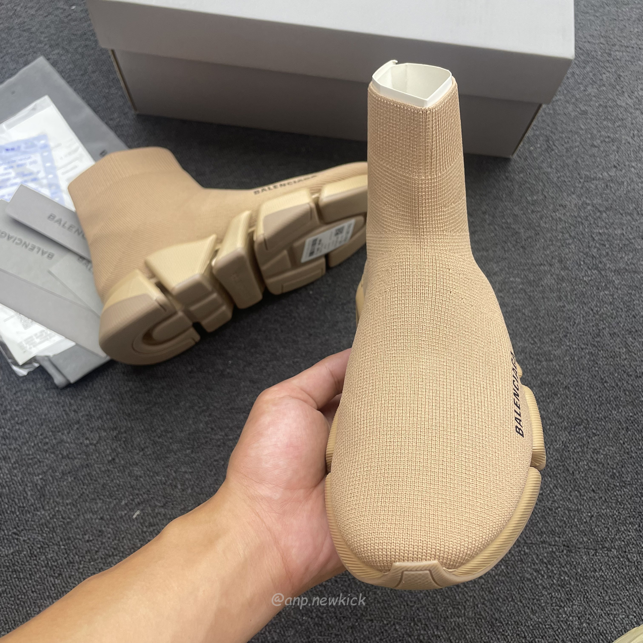 Balenciaga Speed 2.0 Beige Knit Sole Sock Sneakers (9) - www.newkick.vip